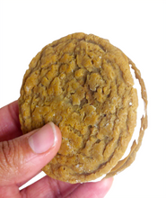 Load image into Gallery viewer, Oatmeal Creme Pie Waxmelt
