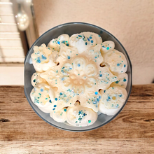 Load image into Gallery viewer, Vanilla Snowdust Candle
